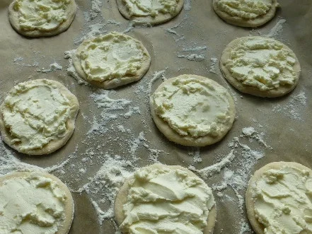 Cocafladen mit Frischkäse und Kirschtomaten - Rezept - Bild Nr. 2