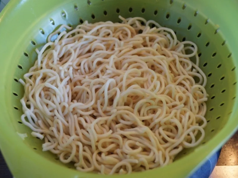 Rezept: Putenschnitzel mit Gemüse und Nudeln im Wok Bild Nr. 6 Putenschnitzel mit Gemüse und Nudeln im Wok - Rezept - Bild Nr. 6