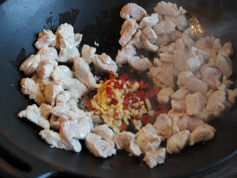 Rezept: Putenschnitzel mit Gemüse und Nudeln im Wok Bild Nr. 8 Putenschnitzel mit Gemüse und Nudeln im Wok - Rezept - Bild Nr. 8