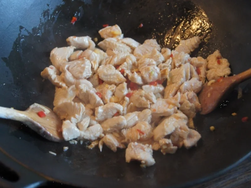 Rezept: Putenschnitzel mit Gemüse und Nudeln im Wok Bild Nr. 9 Putenschnitzel mit Gemüse und Nudeln im Wok - Rezept - Bild Nr. 9