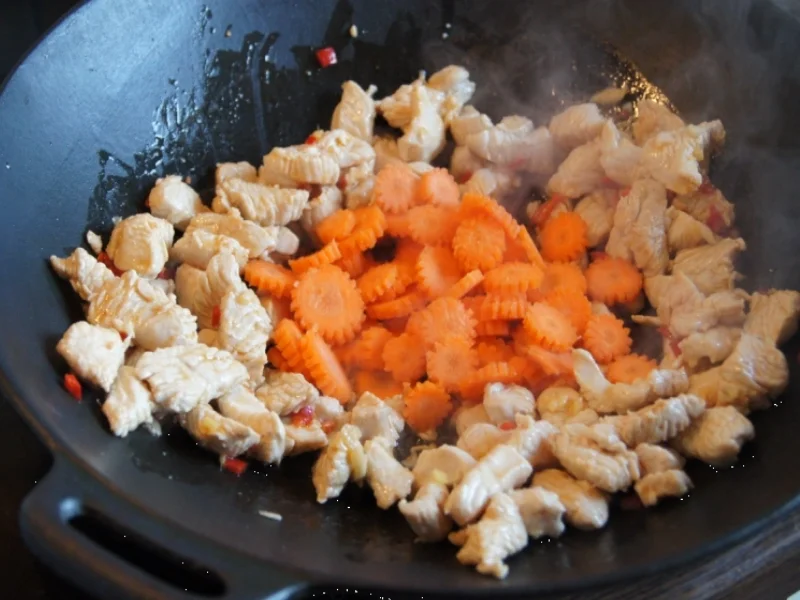 Rezept: Putenschnitzel mit Gemüse und Nudeln im Wok Bild Nr. 10 Putenschnitzel mit Gemüse und Nudeln im Wok - Rezept - Bild Nr. 10