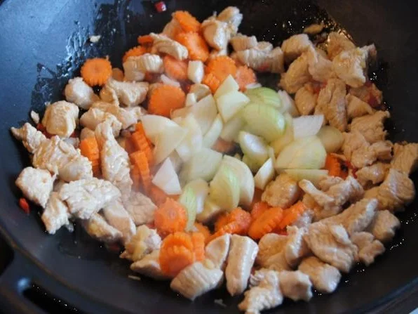 Rezept: Putenschnitzel mit Gemüse und Nudeln im Wok Bild Nr. 11 Putenschnitzel mit Gemüse und Nudeln im Wok - Rezept - Bild Nr. 11