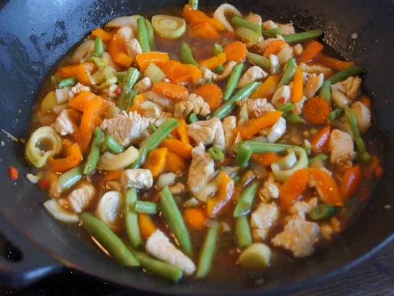 Rezept: Putenschnitzel mit Gemüse und Nudeln im Wok Bild Nr. 17 Putenschnitzel mit Gemüse und Nudeln im Wok - Rezept - Bild Nr. 17