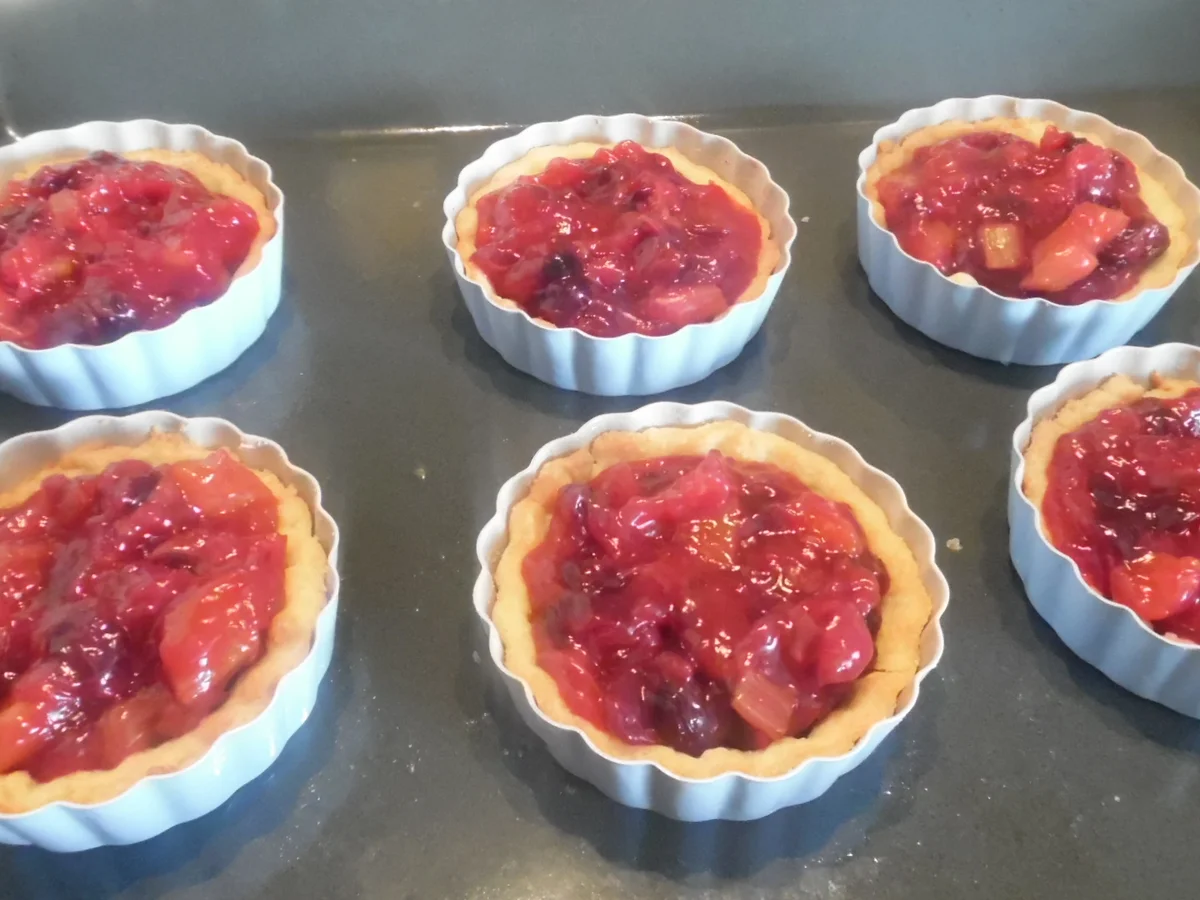 Rezept: Rhabarber-Cranberrie-Tarteletts Bild Nr. 5 Rhabarber-Cranberrie-Tarteletts - Rezept - Bild Nr. 5