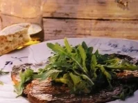 Dünne Rinderfiletmedaillons mit Rucola - Rezept