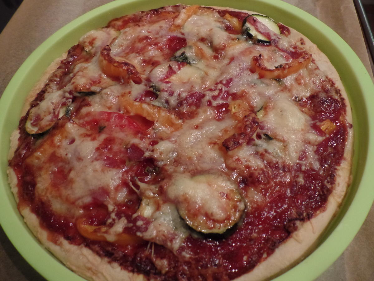 Gemüse-Pizza mit Salami - Rezept - Bild Nr. 6