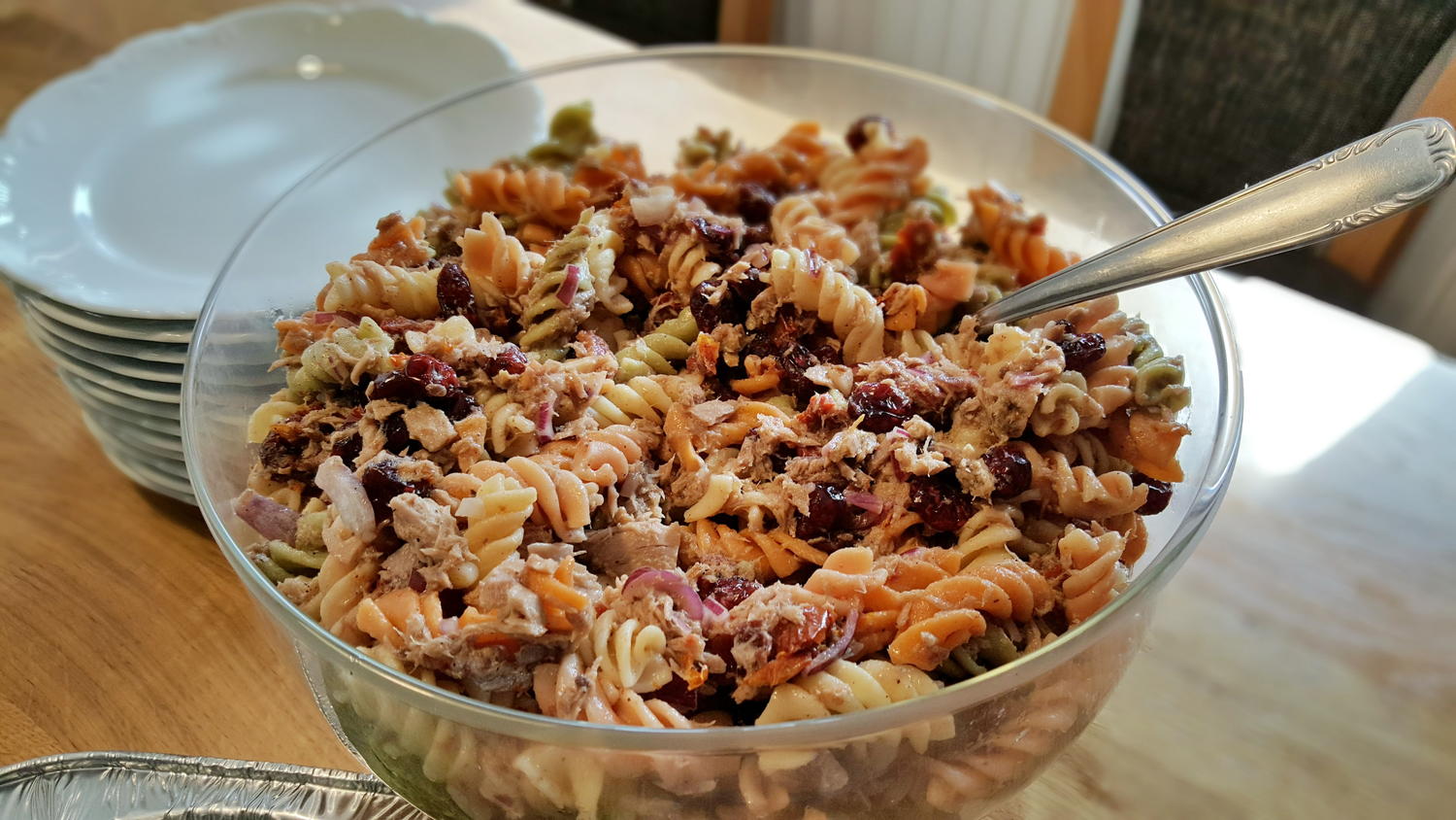 Bunter Nudelsalat mit Cranberries und Thunfisch - Rezept - kochbar.de