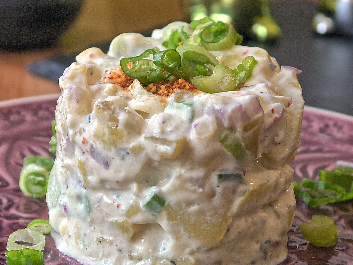 Rezept: Pikanter Kartoffelsalat auf Joghurt-Basis Pikanter Kartoffelsalat auf Joghurt-Basis - Rezept