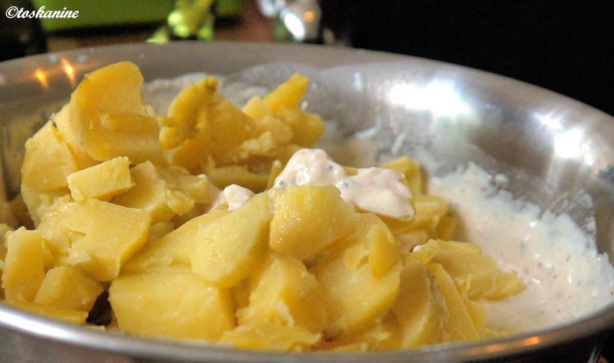 Pikanter Kartoffelsalat auf Joghurt-Basis - Rezept - Bild Nr. 6