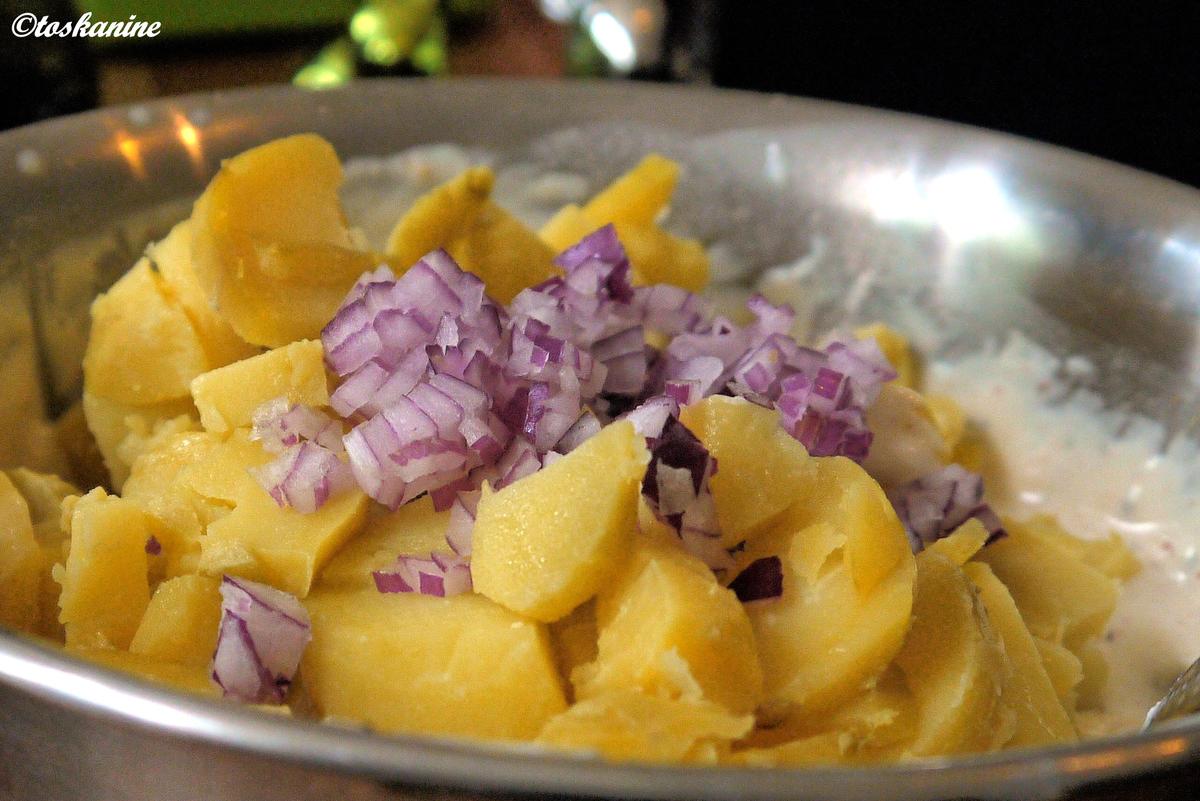 Pikanter Kartoffelsalat auf Joghurt-Basis - Rezept - Bild Nr. 7