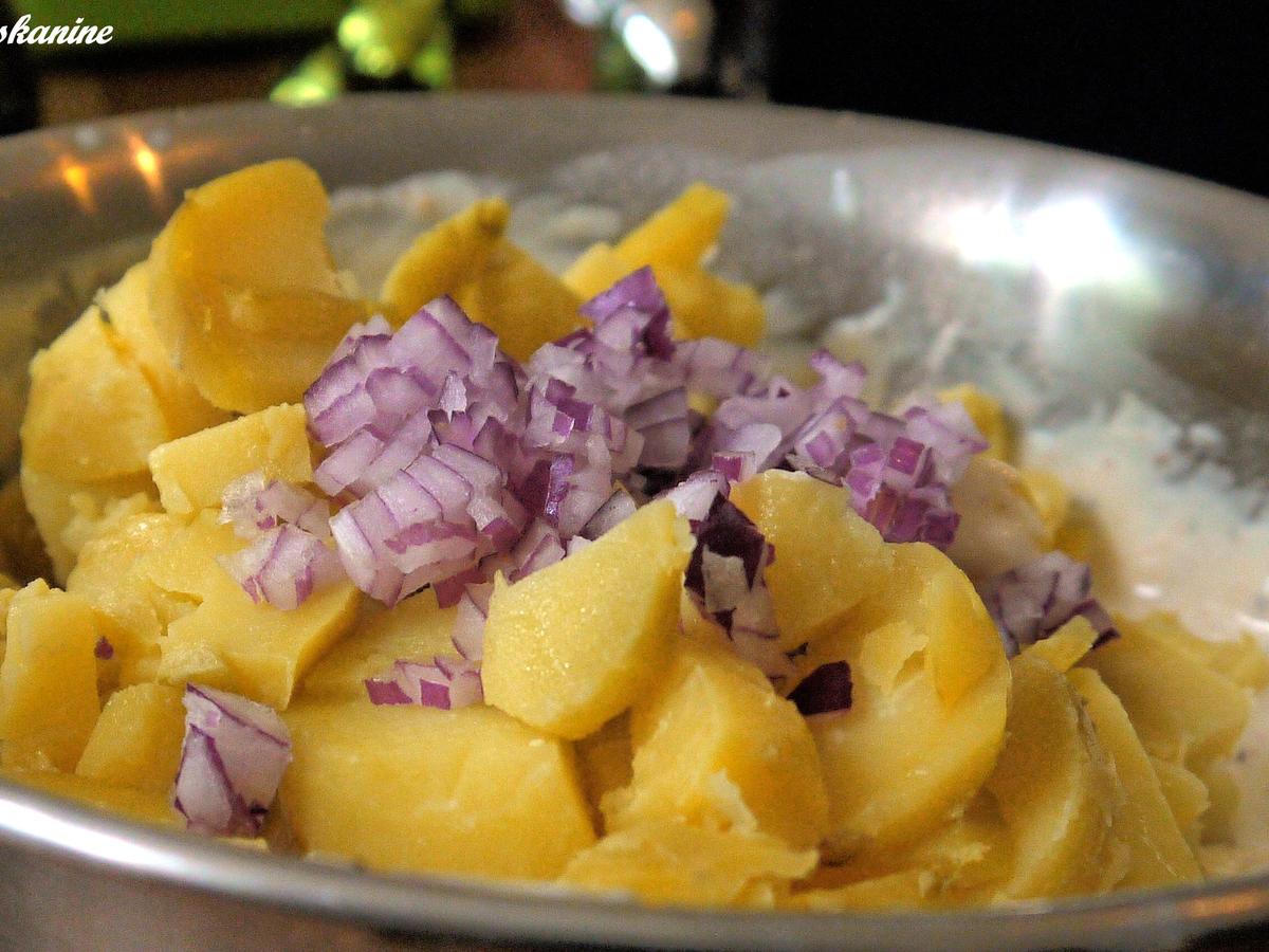 Pikanter Kartoffelsalat auf Joghurt Basis - einfach - 230 kcal/100g