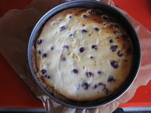 Käsekuchen mit Kirschen und Bananen - Rezept - Bild Nr. 11