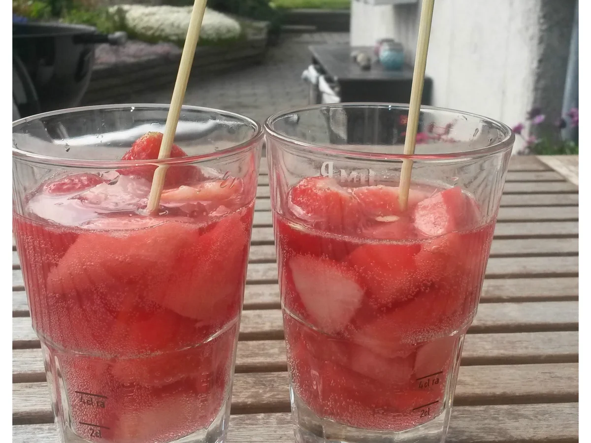 Rezept: BiNe` S ERDBEER - MELONENBOWLE BiNe` S ERDBEER - MELONENBOWLE - Rezept
