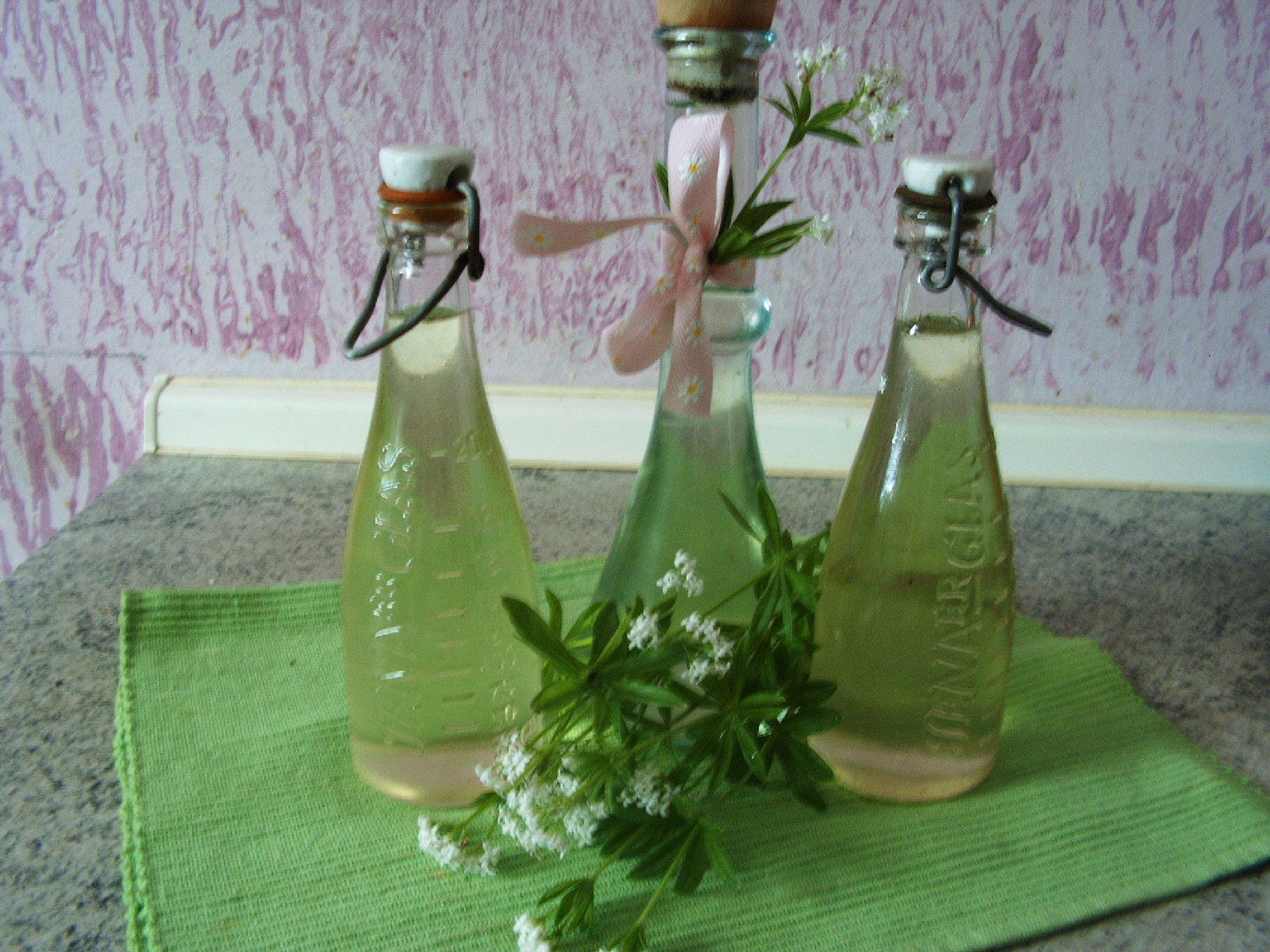 Bilder für Waldmeistersirup mit Wasser und Zucker Rezept