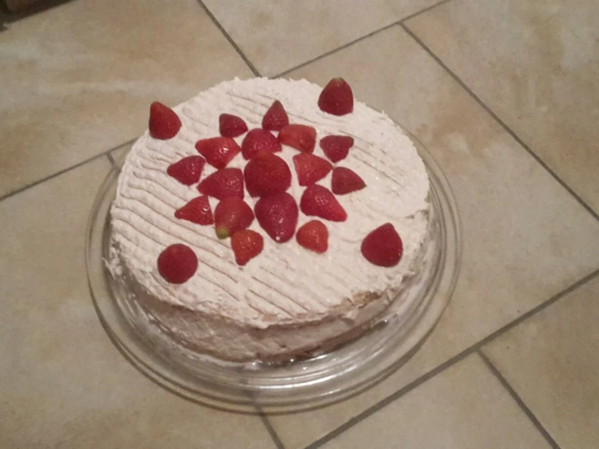 Rezept: Buttercreme aus Eischnee und Butter Buttercreme aus Eischnee und Butter - Rezept