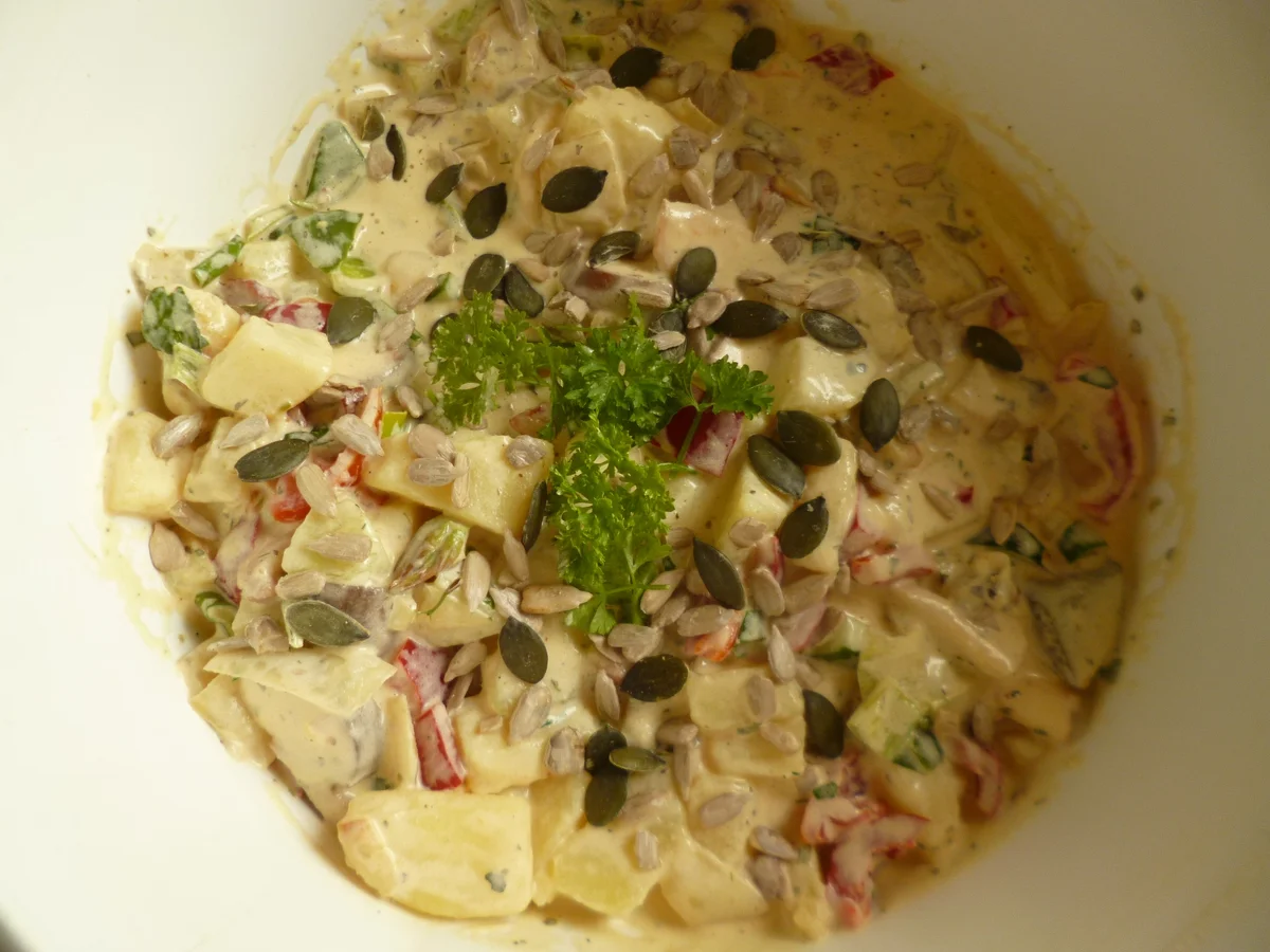 Rezept: Kartoffelsalat mit Eiern, Cherrytomaten und Champignons Bild Nr. 3 Kartoffelsalat mit Eiern, Cherrytomaten und Champignons - Rezept - Bild Nr. 3