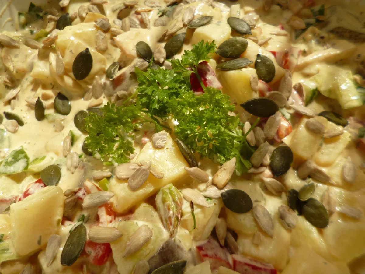 Rezept: Kartoffelsalat mit Eiern, Cherrytomaten und Champignons Kartoffelsalat mit Eiern, Cherrytomaten und Champignons - Rezept