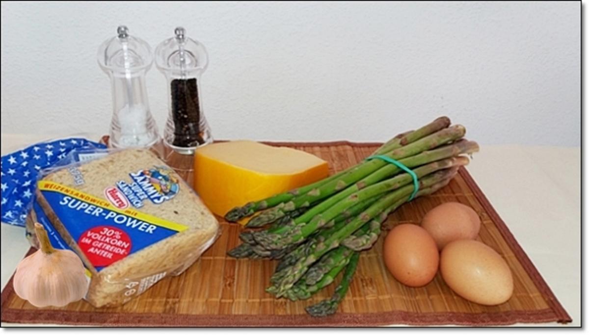 Bruschetta mit Käse, Spargel und pochiertem Ei belegt - Rezept - Bild Nr. 3