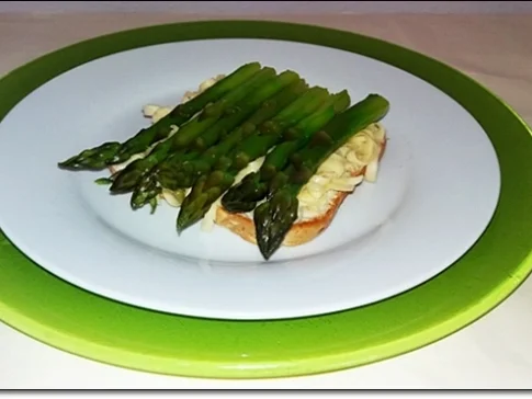 Rezept: Bruschetta mit Käse, Spargel und pochiertem Ei belegt Bild Nr. 7 Bruschetta mit Käse, Spargel und pochiertem Ei belegt - Rezept - Bild Nr. 7