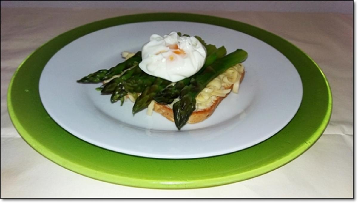 Bruschetta mit Käse, Spargel und pochiertem Ei belegt - Rezept - Bild Nr. 9