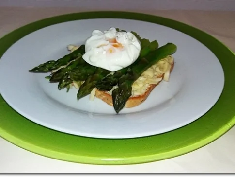 Rezept: Bruschetta mit Käse, Spargel und pochiertem Ei belegt Bild Nr. 9 Bruschetta mit Käse, Spargel und pochiertem Ei belegt - Rezept - Bild Nr. 9