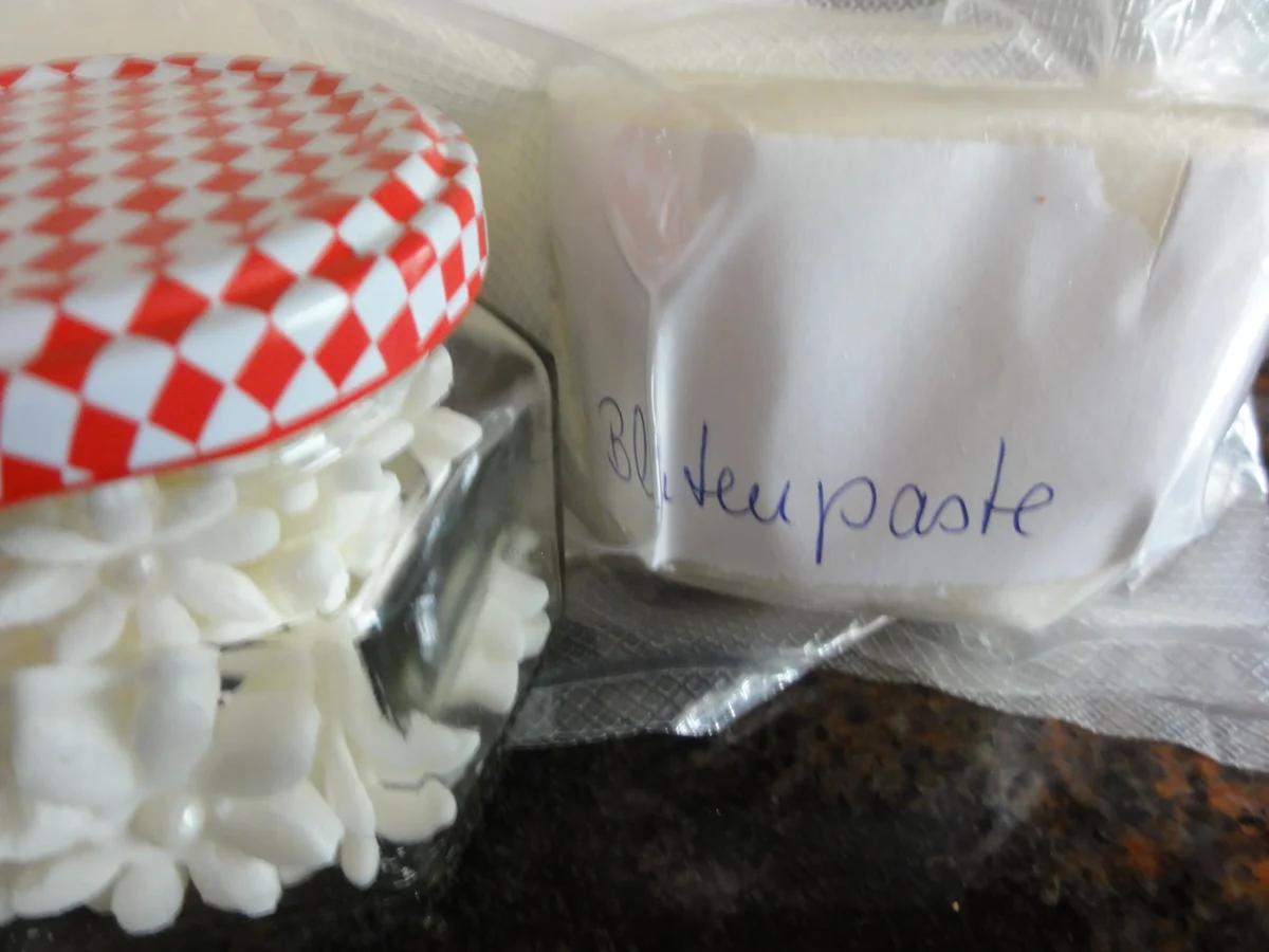 Rezept: Diverses: BLÜTENPASTE (selber herstellen) Bild Nr. 4 Diverses: BLÜTENPASTE (selber herstellen) - Rezept - Bild Nr. 4