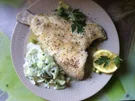 Gebratene Scholle mit Gurkensalat - Rezept