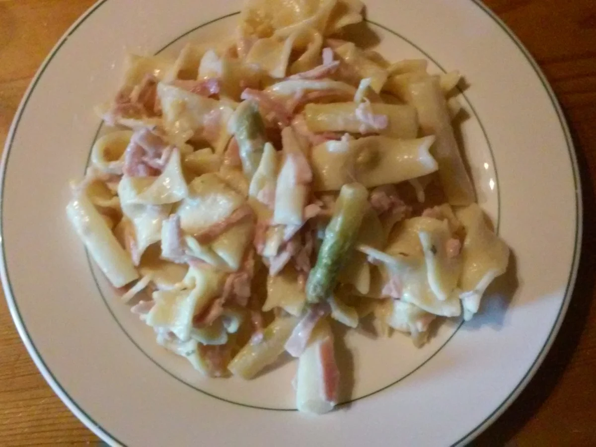 Spargel mit Bandnudeln - Rezept