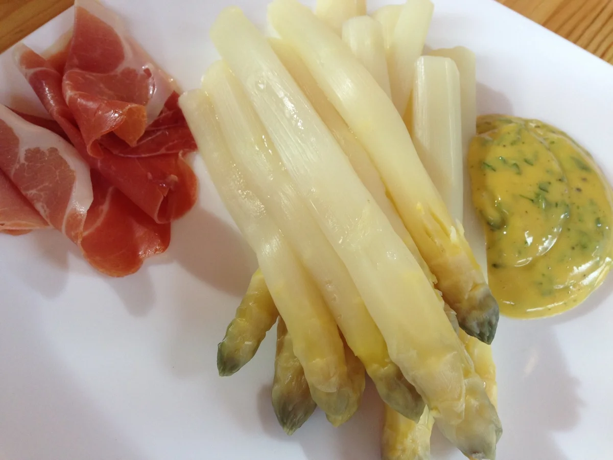 Rezept: Spargel mit Bärlauch-Mayonnaise Spargel mit Bärlauch-Mayonnaise - Rezept