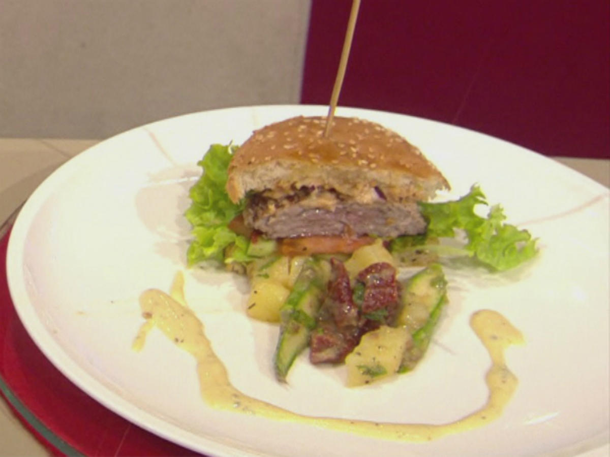 Bilder für Vince-Burger mit Kartoffelsalat und grünem Spargel (Vincent Krüger) - Rezept