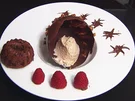 Schoko-Schalen mit Portwein-Eis, Kleine Rotwein-Küchlein mit Himbeeren - Rezept
