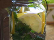 Getränk: Erfrischendes Zitronen-Wasser - Rezept
