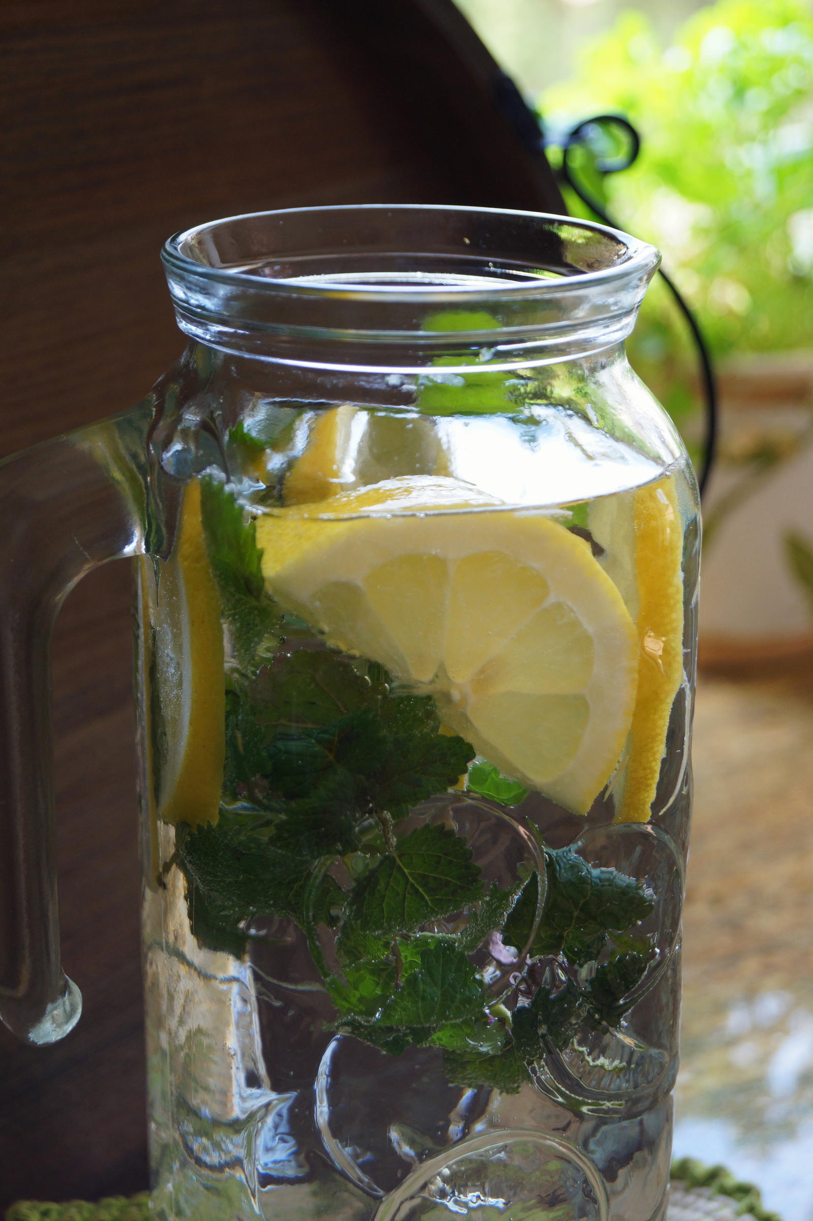 Bilder für Getränk: Erfrischendes Zitronen-Wasser - Rezept