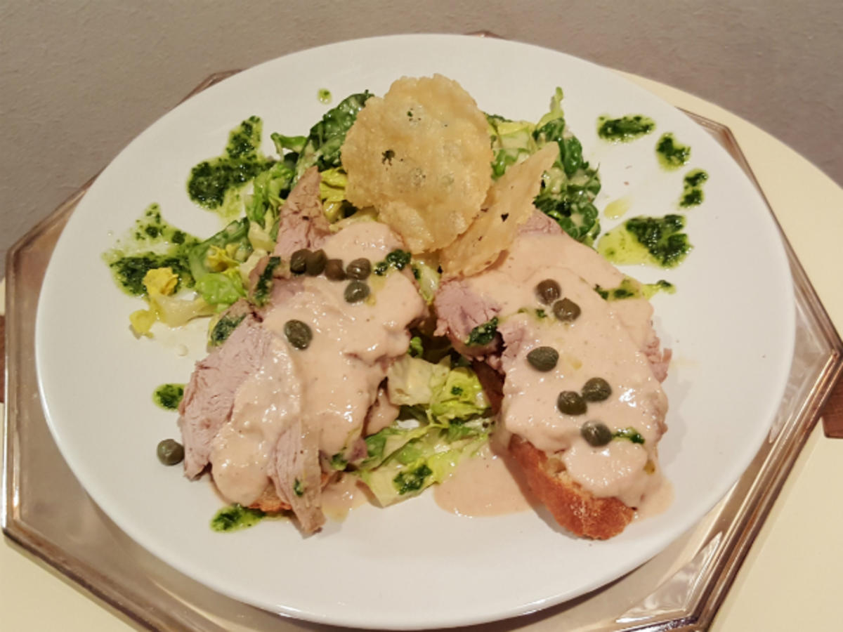 Caesar Salad mit Parmesanchips und Vitello Tonnato Crossini - Rezept
von Das perfekte Dinner