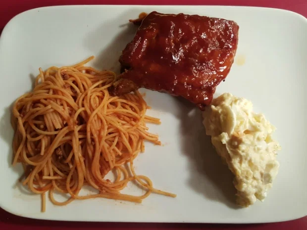 Rezept: BBQ Spare Ribs, American Kartoffelsalat und Sweet Spaghetti BBQ Spare Ribs, American Kartoffelsalat und Sweet Spaghetti - Rezept