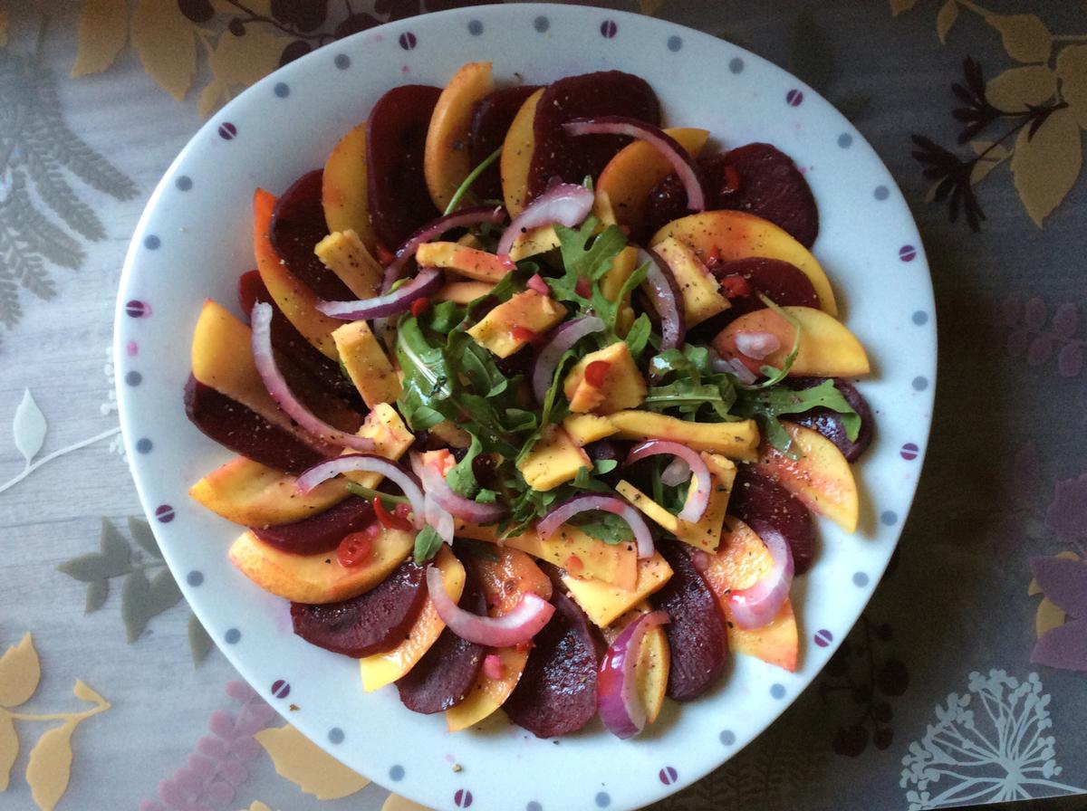 Rote Bete-Nektarinen-Salat mit Käse - Rezept - Bild Nr. 2