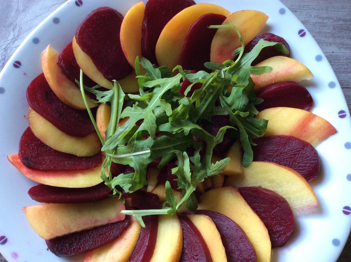 Rote Bete-Nektarinen-Salat mit Käse - Rezept - Bild Nr. 4