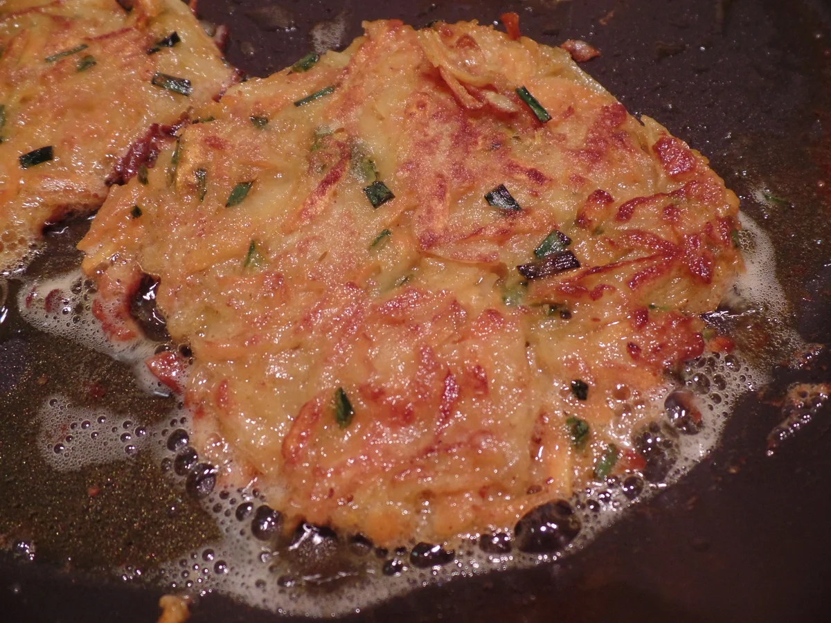 Rezept: Gemüserösti mit Schnittlauchquark Bild Nr. 8 Gemüserösti mit Schnittlauchquark - Rezept - Bild Nr. 8