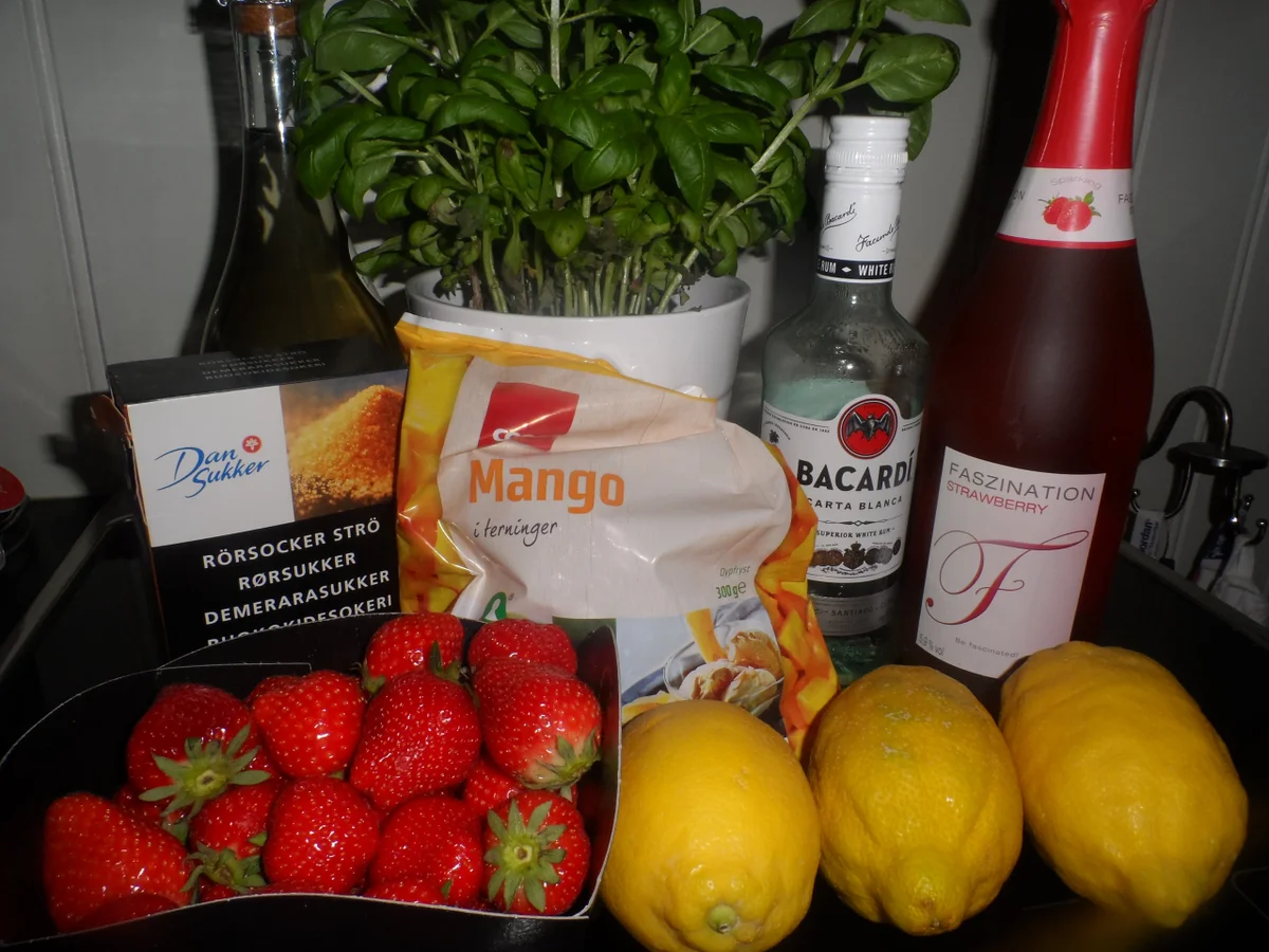 Rezept: BiNe ` S ERDBEER - MANGOBOWLE BiNe ` S ERDBEER - MANGOBOWLE - Rezept