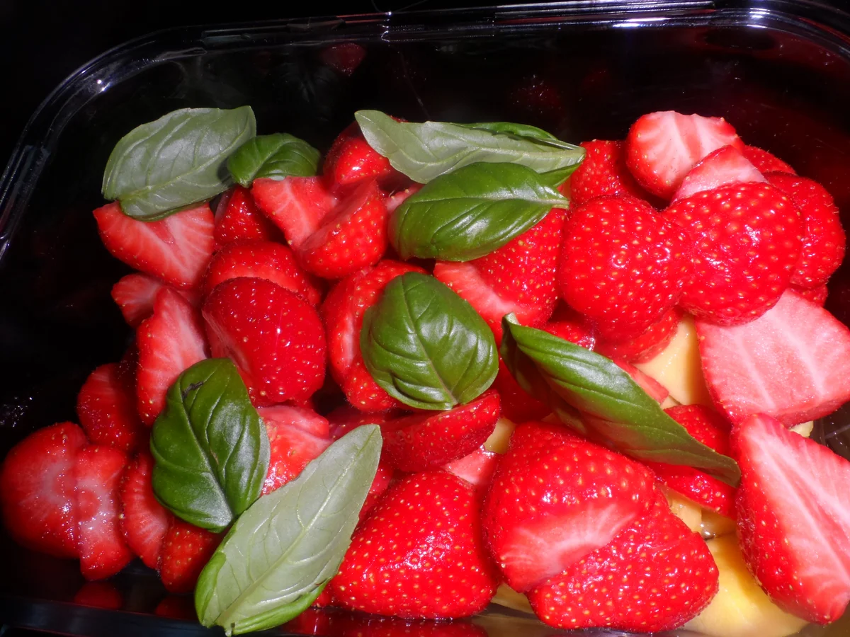 Rezept: BiNe ` S ERDBEER - MANGOBOWLE Bild Nr. 5 BiNe ` S ERDBEER - MANGOBOWLE - Rezept - Bild Nr. 5