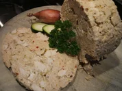 Wurst: Hähnchenbrustrolle mit Zucchini und Zwiebeln - Rezept