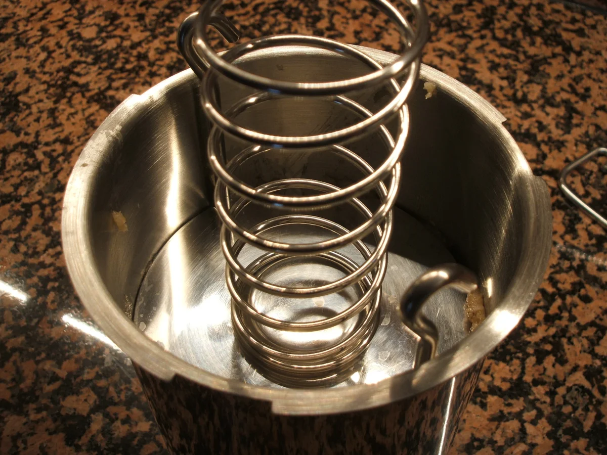 Wurst: Hähnchenbrustrolle mit Zucchini und Zwiebeln - Rezept - Bild Nr. 4