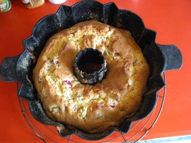 Rhabarber Gugelhupf - Rezept - Bild Nr. 10