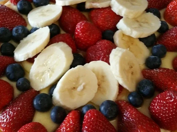 Rezept: Erdbeertorte auf Biskuitboden Bild Nr. 2 Erdbeertorte auf Biskuitboden - Rezept - Bild Nr. 2