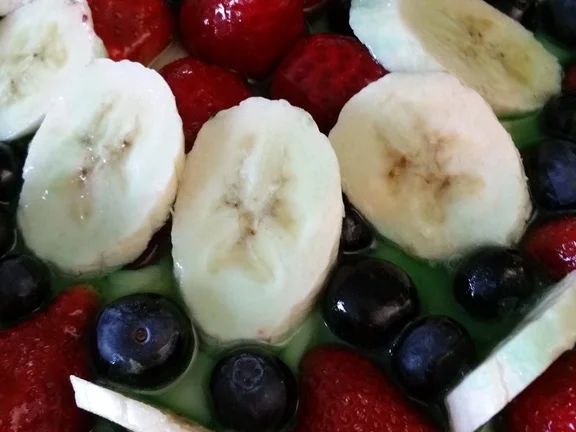 Rezept: Erdbeertorte auf Biskuitboden Bild Nr. 6 Erdbeertorte auf Biskuitboden - Rezept - Bild Nr. 6