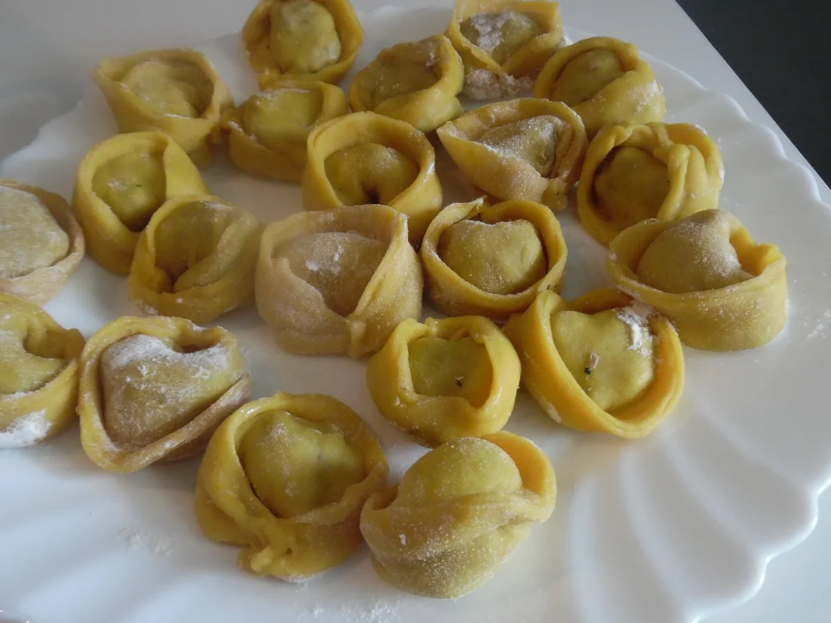 Rezept: Ochsenschwanz-Suppe mit Tortellini-Einlage Bild Nr. 2 Ochsenschwanz-Suppe mit Tortellini-Einlage - Rezept - Bild Nr. 2
