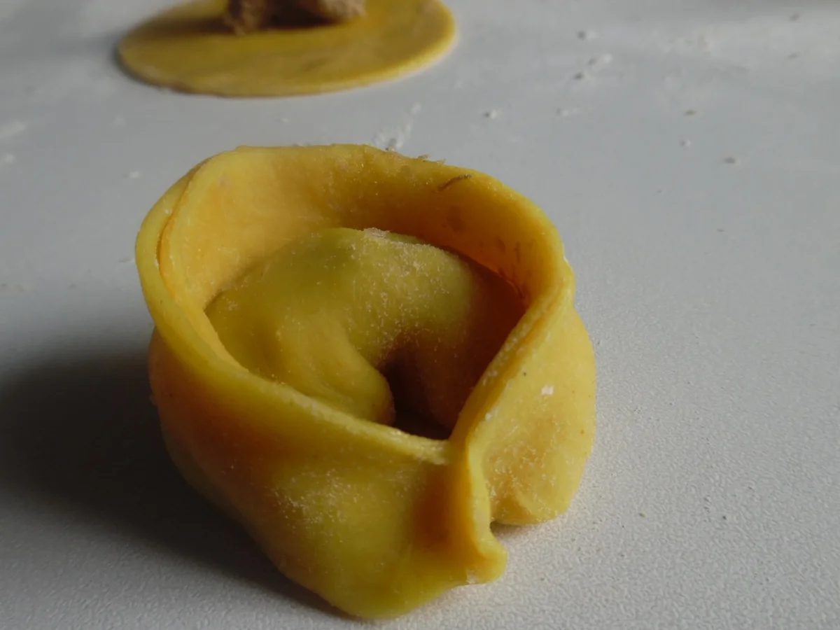Rezept: Ochsenschwanz-Suppe mit Tortellini-Einlage Bild Nr. 3 Ochsenschwanz-Suppe mit Tortellini-Einlage - Rezept - Bild Nr. 3