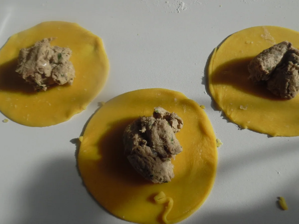 Rezept: Ochsenschwanz-Suppe mit Tortellini-Einlage Bild Nr. 5 Ochsenschwanz-Suppe mit Tortellini-Einlage - Rezept - Bild Nr. 5