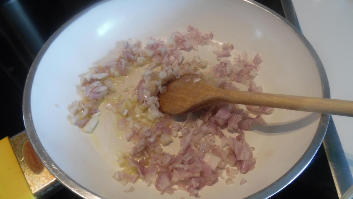 Ochsenschwanz-Suppe mit Tortellini-Einlage - Rezept - Bild Nr. 9