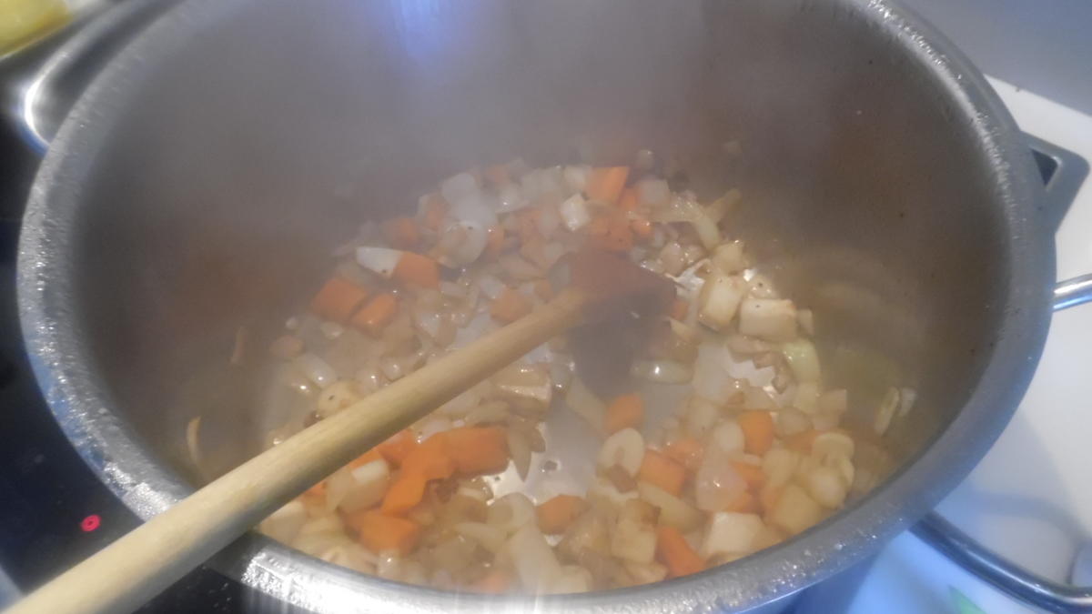 Ochsenschwanz-Suppe mit Tortellini-Einlage - Rezept - Bild Nr. 23